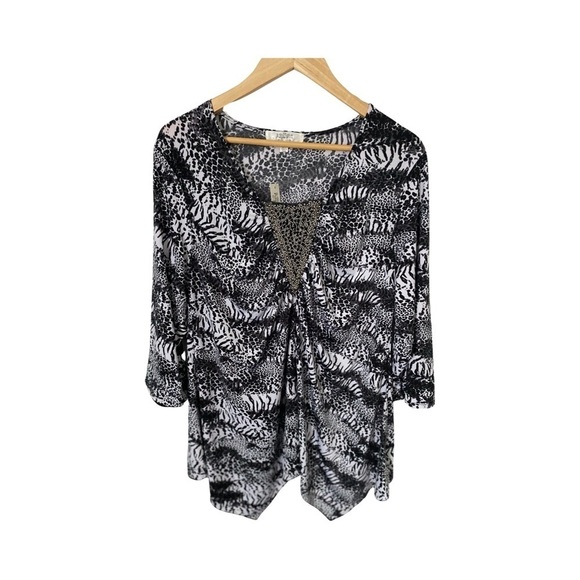 Purple Rain Tops - Purple Rain Women's Plus Size Black and White Ruched Front Blouse NWT Size 2X